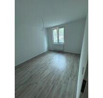 3 Zimmerwohnung mit Balkon - 400,00&nbsp;EUR Kaltmiete, ca.&nbsp; 75,00&nbsp;m&sup2; in Chemnitz (PLZ: 09131) Ebersdorf