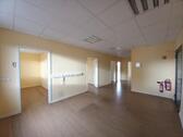 Foto - Praxisräumlichkeiten mit ca. 123m², 5 Zimmern, Mitarbeiter-WC und Patiententoilette