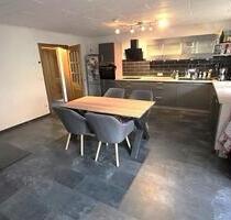 Renovierte 4 Zimmer Wohnung (115 m²) mit Terrasse und Garten - Steinweiler