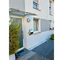 Provisionsfrei! Reihenmittelhaus in Hanau-ink. Stellplatz