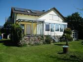 Foto - Einfamilienhaus mit zwei Wohneinheiten und großem Grundstück