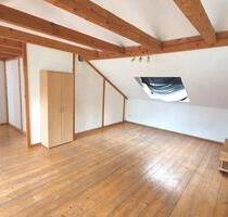 Schöne 1 Zimmer DG Wohnung - 670,00&nbsp;EUR Kaltmiete, ca.&nbsp; 50,00&nbsp;m&sup2; in Haag in Oberbayern (PLZ: 83527)