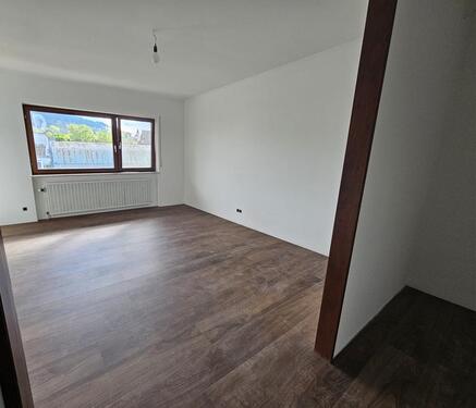 Foto - Renovierte, lichtdurchflutete 4-Zimmerwohnung in zentraler Lage