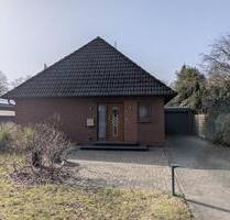 Einfamilienhaus mit blickdichtem Garten & Ausbaureserve in Loy - Wiefelstede