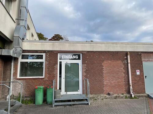 Foto - Ladengeschäft in Kiel-Friedrichsort direkt neben REWE
