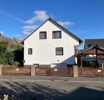 Freistehendes Einfamilienhaus mit Garage, Carport und Garten - Vellmar