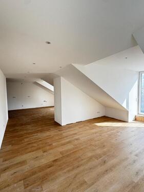Foto - Erstbezug - Moderne 3-Zimmer Dachgeschosswohnung mit Balkon