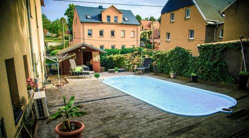 Foto - Ihre Neue 3 bis 6 Zimmer Wohnung mit Kamin und Pool im Garten