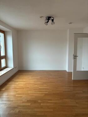 Foto - Helle und schön geschnittene 1-Zimmer-Wohnung mit Einbauküche & Aufzug in Landshut