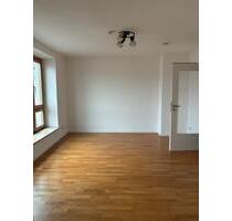 Helle und schön geschnittene 1-Zimmer-Wohnung mit Einbauküche & Aufzug in Landshut