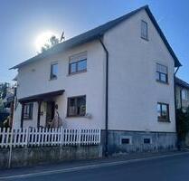 Einfamilienhaus, geeignet für zwei Familien - Grettstadt