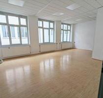 Flexible Büroflächen (107–255 m²) in zentraler Lage Pforzheim – helle Räume & Bambusparkett