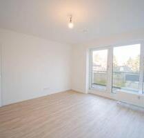 Frisch saniert: 2 Zimmer in heller Dachgeschosswohnung - Hamburg Altona