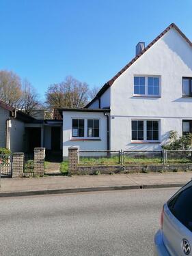 Foto - Massive ,DHH, am Stadtpark, mit Hof-Ensemble, Garage, Garagenhaus