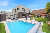 Foto - Neuwertiges Einfamilienhaus mit Pool, Doppelgarage und Carport