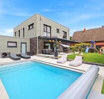 Neuwertiges Einfamilienhaus mit Pool, Doppelgarage und Carport - Wesel Bislich