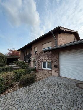 Foto - Freistehendes Einfamilienhaus mit Garage