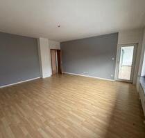 Großzügige 4- Zimmer- Wohnung mit Balkon in Wehrheim Obernhain - Usingen