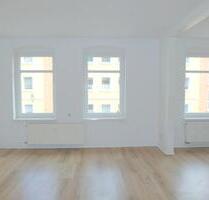 Ab sofort zu haben: 1-Zimmer-Wohnung mit Balkon (Westseitezum Hof), sep. Küche, Laminat & Badewanne - Magdeburg Leipziger Straße