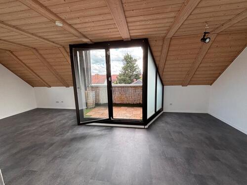 Foto - Frisch Renovierte 2-ZKB Dachgeschosswohnung zum Erstbezug