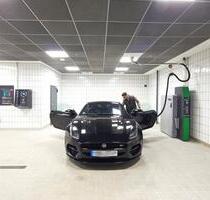Die Garage mit PRIVATER WASCHHALLE - Perfekt für Oldtimer & Sportwagen - Bad Hersfeld