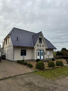 Foto - Einfamilienhaus zu vermieten - 1.300,00&nbsp;EUR Kaltmiete, ca.&nbsp; 197,00&nbsp;m&sup2;