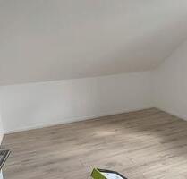 Helle Dachgeschoss Wohnung - 995,00 EUR Kaltmiete, in Gelsenkirchen (PLZ: 45889) Gelsenkirchen-Mitte