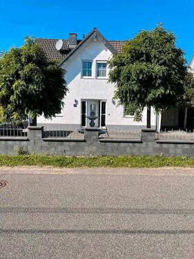 Foto - Elegantes Einfamilienhaus mit Pool und Sauna in ruhiger Lage
