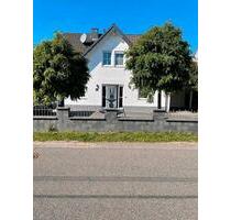 Elegantes Einfamilienhaus mit Pool und Sauna in ruhiger Lage - Hennef (Sieg)