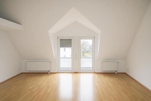 Foto - Moderne 3-Zimmer-Dachgeschosswohnung, Dusche, Küche, Stellplatz,