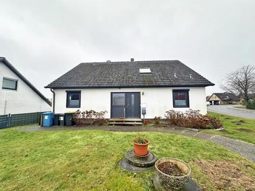 Foto - Einfamilienhaus in ruhiger Wohnlage mit Carport & Garage