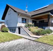 Viel Raum für Familie + Ideen Zweifamilienhaus mit Doppelgarage - Kraichtal
