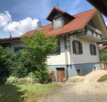 Einfamilienhaus und Wohnung in Freihung mit schönen Garten