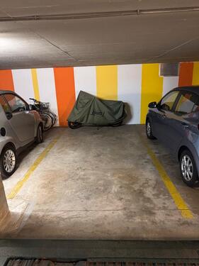 Foto - Tiefgaragenstellplatz - 90,00 EUR Miete,