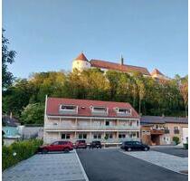 Dachgeschoss-Wohnung mit Loggia, Warmmiete 1035€ - Wörth an der Donau