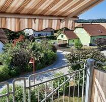 Gemütliche 2 Zi. Wohnung mit Einbauküche, Balkon und Fahrstuhl - Hohenstein-Ernstthal