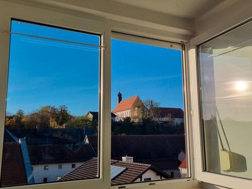 Foto - Sonnige 2-Zimmer-DG-Wohnung mit Einbauküche, Fußbodenheizung