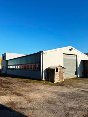 Foto - Lagerhalle mit Bürogeb.möglich Produktion, Warenlager,ca.260m2
