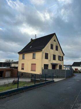 Foto - Großes Haus, großes Potenzial. Ausbau zu 5 Parteien möglich