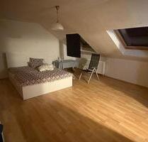 1 Zimmer Dachgeschoss Wohnung - 580,00 EUR Kaltmiete, in Rüsselsheim am Main (PLZ: 65428)