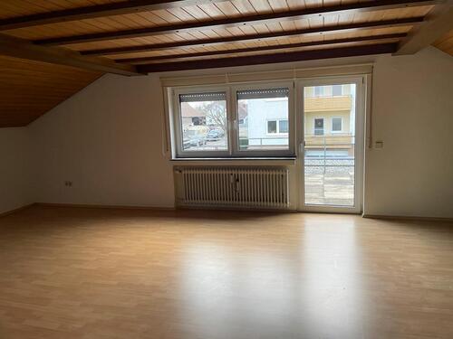 Foto - 2,5 Zimmer DG- Wohnung - 850,00&nbsp;EUR Kaltmiete, ca.&nbsp; 90,00&nbsp;m&sup2;
