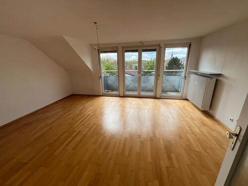 Foto - 3-Zimmer Dachgeschosswohnung in Frankfurt Nieder-Erlenbach