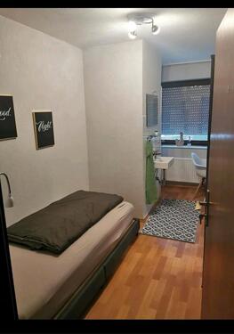 Foto - Zimmer mit Bad Dusche, WC Möbliert, WLAN