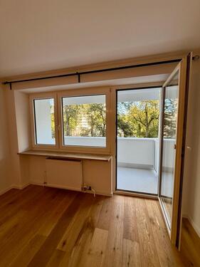 Foto - Kernsanierte 3-Zi-Wohnung I Erstbezug I Parkett + Küche + Balkon