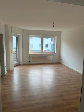 Foto - 3 Z. Erdgeschoss mit Balkon und Garage