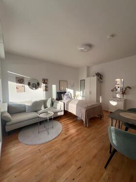 Foto - Möbilierte 1-Zi-Wohnung mit Einbauküche und Balkon