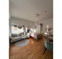 Möbilierte 1-Zi-Wohnung mit Einbauküche und Balkon - Berlin Charlottenburg-Wilmersdorf