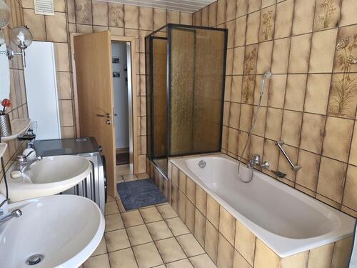 Foto - 3,5 zimmer Wohnung zum Mieten - 990,00&nbsp;EUR Kaltmiete, ca.&nbsp; 96,00&nbsp;m&sup2;