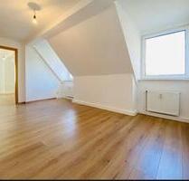 Gemütliche 3 Raum DG Wohnung, renoviert, WG-geeignet - Böhlen
