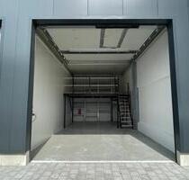 Vielseitige Lager-Gewerbehalle mit Rolltor & Lagerbühne - Königsbrunn